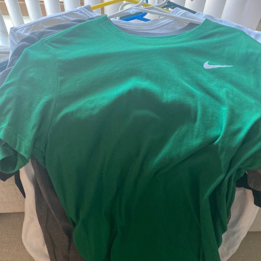 Green nike tee men’s medium